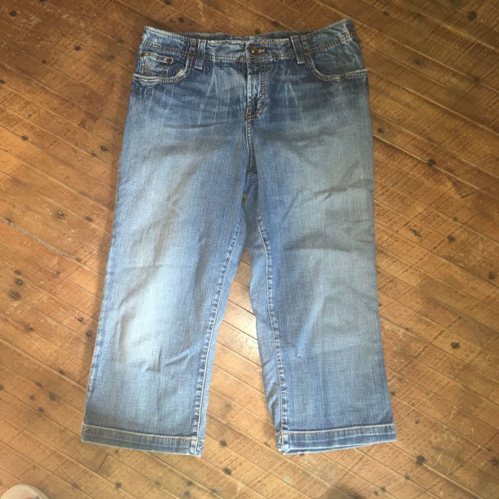 BKE distressed cropped 32 jeans